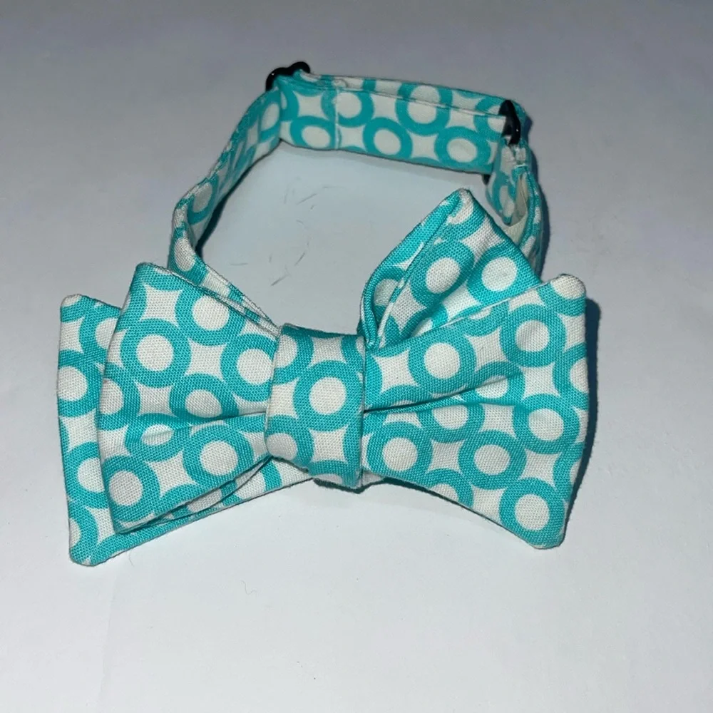 Tadpole and Lilly boys bow tie blue and white print